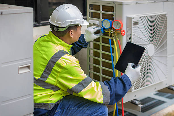 Professional Hvac Maintenance technician working in Como, TX